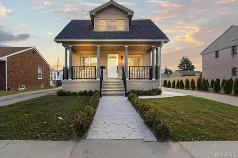 7832 Chase Rd, Dearborn, MI 48126