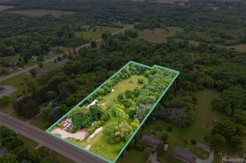 9083 N Clio Rd, Vienna, MI 48420