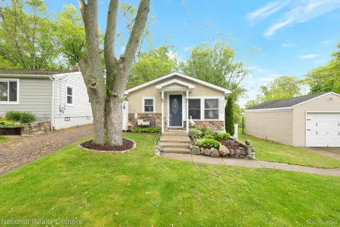 2220 Marston Dr, Waterford, MI 48327