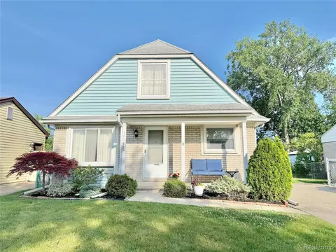 34348 New York St, Clinton Township, MI 48035