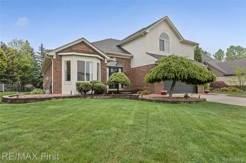 43316 Brooks Dr, Clinton Township, MI 48038