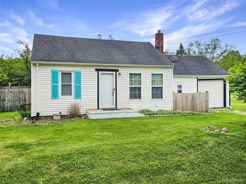 2388 Morton Ave, Grand Blanc, MI 48507
