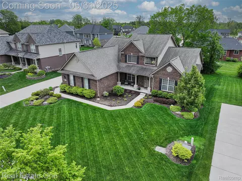52689 Aspen Dr, Lyon, MI 48178