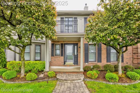 1660 Normandy Rd, Clawson, MI 48017
