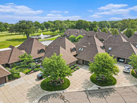 9095 S Saginaw Rd #10, Grand Blanc, MI 48439