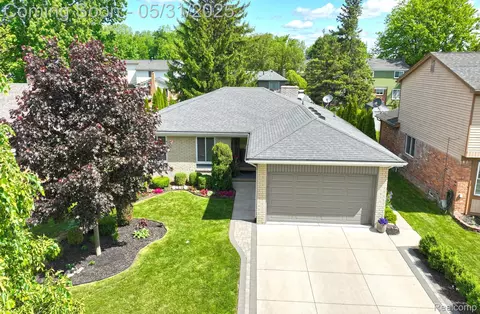 15159 Congress Dr, Sterling Heights, MI 48313