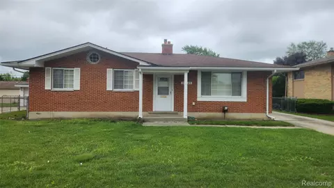 34245 Shawnee St, Westland, MI 48185