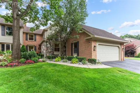 4544 Golf View Dr, Genoa, MI 48116