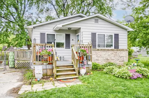 6038 Pearl St, Burton, MI 48509
