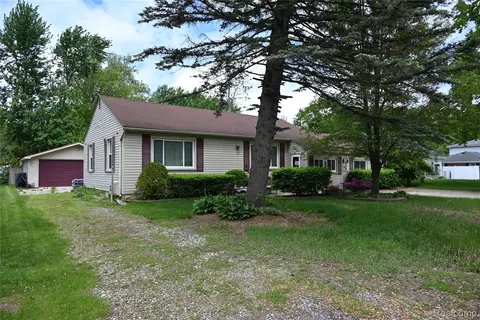 23744 Liddle St, Brownstown, MI 48183