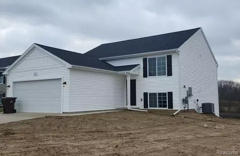 8219 Moonlight Creek Ln, Handy, MI 48836