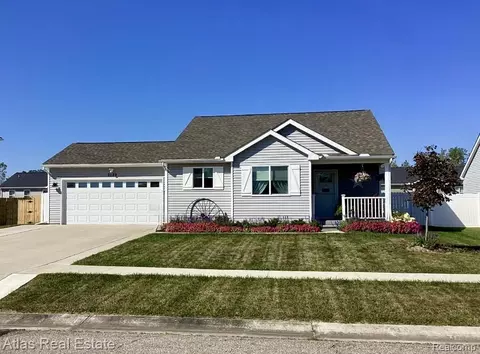 3122 Dahlia Dr, Burton, MI 48519