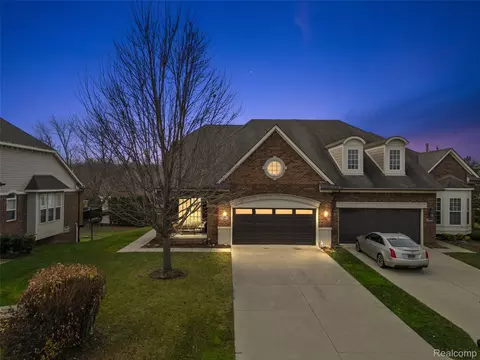 21118 Lilac Ln, Clinton Township, MI 48036
