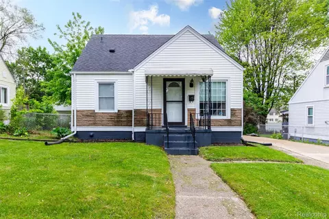 25 Alter Ct, Mount Clemens, MI 48043