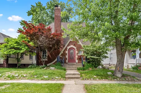 34642 Elm St, Wayne, MI 48184