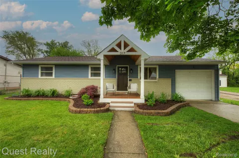 217 E North St, Fowlerville, MI 48836