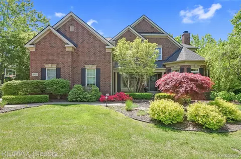 49285 Albatross Dr, Novi, MI 48374