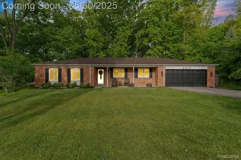 2412 Keylon Dr, West Bloomfield, MI 48324