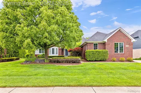 55161 Whitney Dr, Shelby Township, MI 48315
