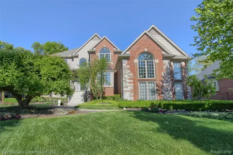 18241 Parkshore Dr, Northville, MI 48168