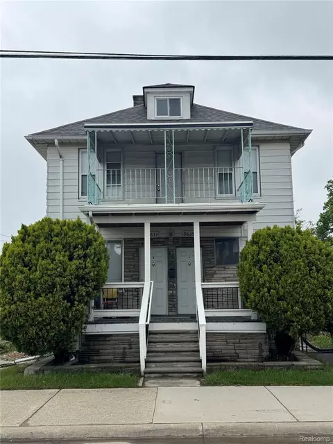 9633 Buffalo St, Hamtramck, MI 48212