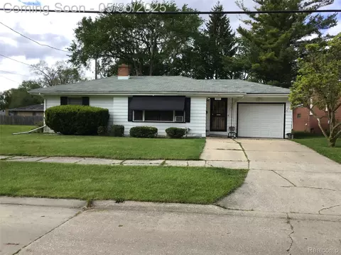 1015 Cambrey St, Saginaw, MI 48601