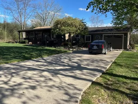 2416 Morton Ave, Grand Blanc, MI 48507
