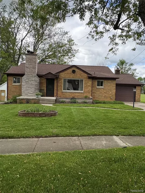 221 Grove St, Otisville, MI 48463