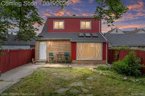 2620 Zinow St, Hamtramck, MI 48212