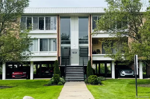 32040 Grand River Ave #47, Farmington, MI 48336