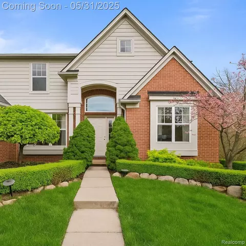 4651 Rosewood Ln, West Bloomfield, MI 48323