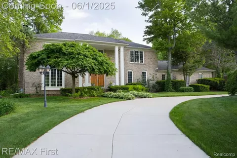 2983 Woodcreek Way, Bloomfield Hills, MI 48304
