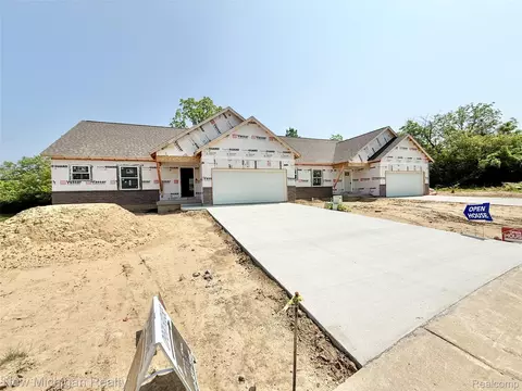 7058 Cambridge Dr, Flushing, MI 48433