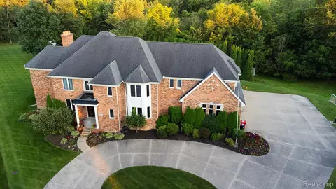 20465 Saint Laurence Dr, Clinton Township, MI 48038