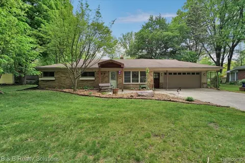 456 E Hurst Dr, Troy, MI 48085