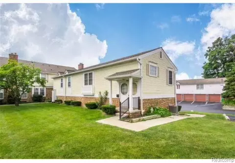 21360 E Glen Haven Cir, Northville, MI 48167