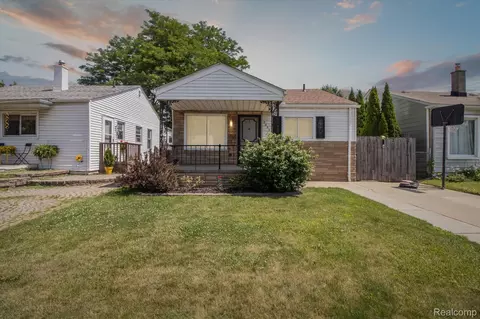 2562 Downing St, Melvindale, MI 48122