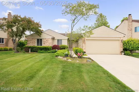 1194 Paddington Rd, Canton, MI 48187