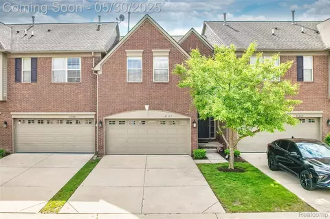 41342 N Maplewood Dr, Canton, MI 48187