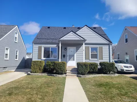 19701 Avalon St, Saint Clair Shores, MI 48080