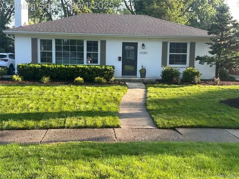 17186 Buckingham Ave, Beverly Hills, MI 48025
