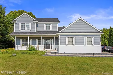 16429 E Horseshoe Trl, Fenton, MI 48451