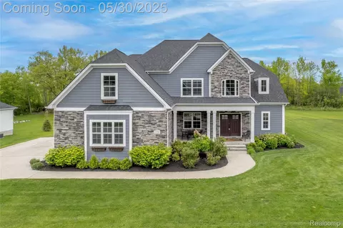1036 Sugar Maple Ct, Fenton, MI 48430