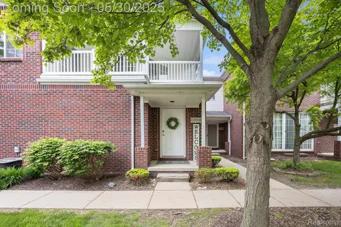 6769 Boulder Pointe Dr, Washington, MI 48094
