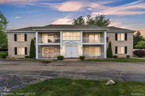 38204 Ann Arbor Trl, Livonia, MI 48150