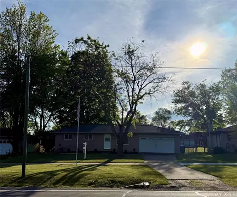 1903 Crescent Lake Rd, Waterford, MI 48327