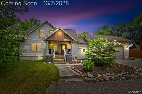 475 Dailey Ct, Fowlerville, MI 48836