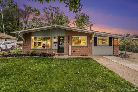 33809 Hiveley St, Westland, MI 48186