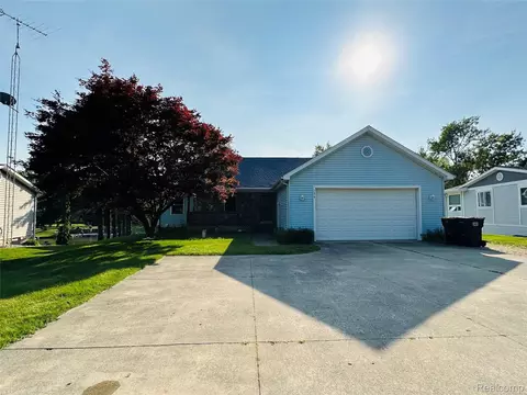 126 Claremont Cir, Columbia, MI 49230