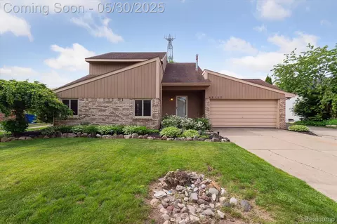 45127 Fair Oaks Dr, Canton, MI 48187
